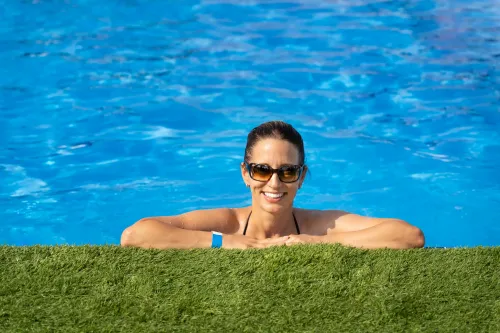 Edina, hungarian dance choreographer, <a target="_blank" href="/reference-1">Please take a look at her art work.</a>