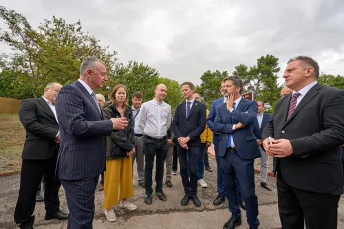 With the mayor of Izmit at the inauguration, alongside the Hungarian cultural delegation, and the creators and organizers.